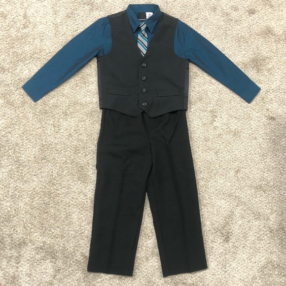 Van Heusen Other - NWOT Van Heusen Toddler 4 Piece Suit